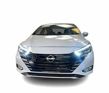 Nissan Versa  Gris
