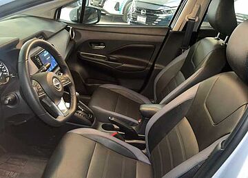 Nissan Versa  Gris