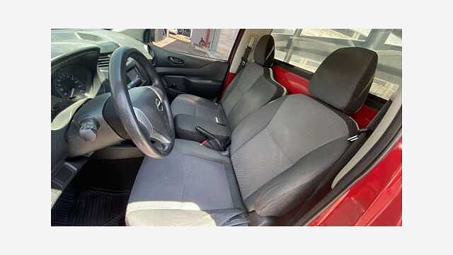 Nissan NP300