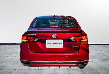 Nissan Versa  Rojo