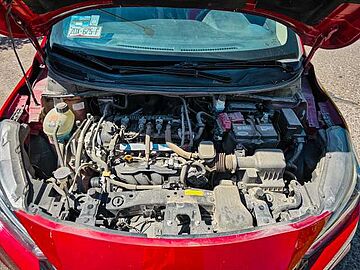 Nissan Versa  Rojo