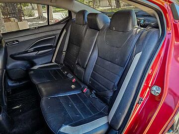 Nissan Versa  Rojo